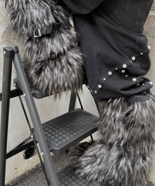 Never mind the XU（ネバーマインドザエックスユー）の「【Never mind the XU】belt fur boots / 【ネバーマインド ザ エックスユー】ベルトファーブーツ <着用動画あり>（ブーツ・メンズ・ブラック/ブラウン・44/38/40/42）」の15枚目の写真