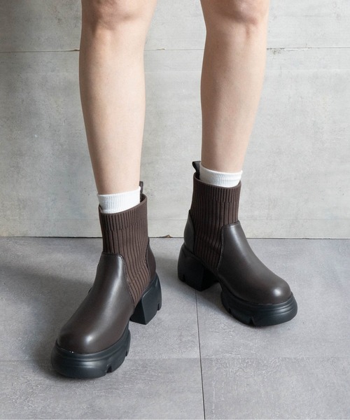 Fabby fabby(ファビィーファビィー)の「厚底リブニットショートブーツ(ブーツ・レディース・ブラウン/ブラック・LARGE/MEDIUM)」の2枚目の写真