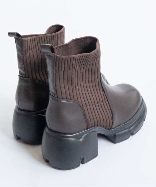 Fabby fabby(ファビィーファビィー)の「厚底リブニットショートブーツ(ブーツ・レディース・ブラウン/ブラック・LARGE/MEDIUM)」の3枚目の写真
