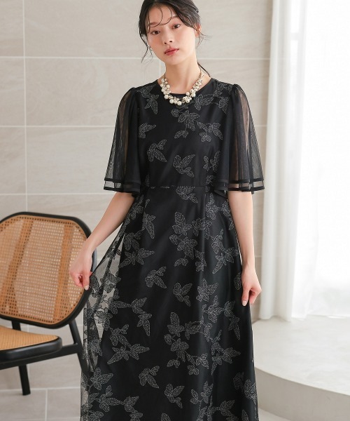 Jolie et Jolie(ジョリーエジョリー)の「チュール刺繍使いフレアスリーブワンピースドレス(ドレス・レディース・ブラック/ブラック系その他・LL/3L/4L/5L/M/L)」の1枚目の写真