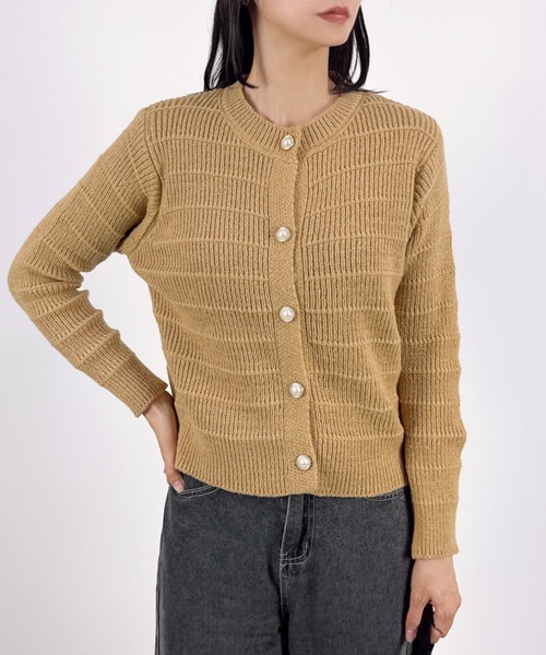 CLOTHY(クロシィ)の「【上品パールで華やぐ◎着回し力抜群の大人カーデ】モダンリブカラーカーディガン(カーディガン/ボレロ・レディース・オフホワイト/ローズ/ベージュ/ミント・FREE)」の3枚目の写真
