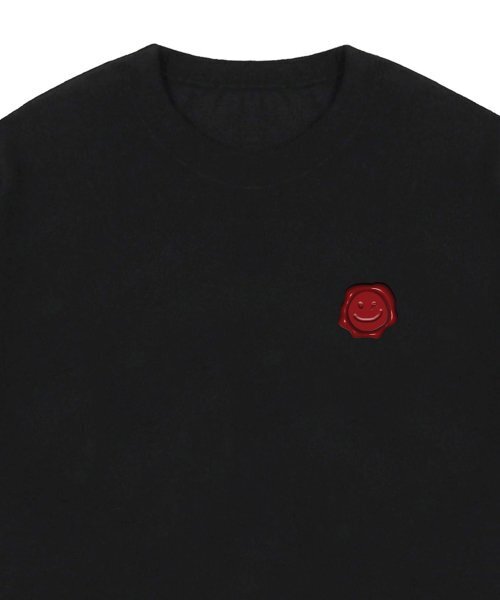 GRAVER（グレーバー）の「[ユニセックス]シーリングドローイングスマイル半袖Tシャツ_ブラック（Tシャツ/カットソー・レディース・ブラック・X-LARGE/SMALL/MEDIUM/LARGE）」の4枚目の写真