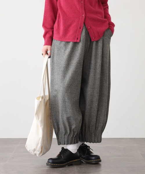 ubasoku（ウバソク）の「ubasoku ウール混裾ﾋﾟﾝﾀｯｸﾜｲﾄﾞｼﾙｴｯﾄﾊﾟﾝﾂ（その他パンツ・レディース・チャコールグレー/シルバーグレー・FREE）」の2枚目の写真