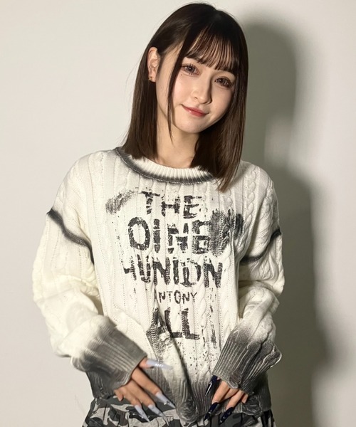 .KOM(ドットコム)の「A'GEM/9 × .kom 『.KOMZ/ドットケーオーエムゼット』 Y2Kロゴニット(ニット/セーター・レディース・ホワイト/ブラック・FREE)」の1枚目の写真