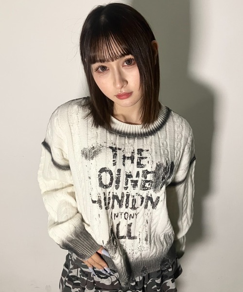 .KOM(ドットコム)の「A'GEM/9 × .kom 『.KOMZ/ドットケーオーエムゼット』 Y2Kロゴニット(ニット/セーター・レディース・ホワイト/ブラック・FREE)」の3枚目の写真