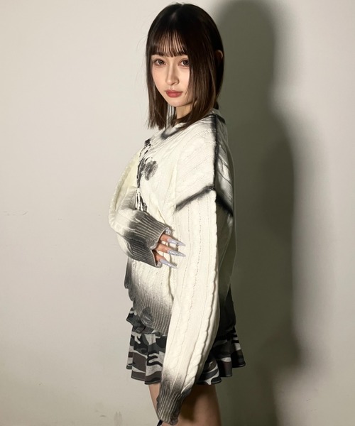 .KOM(ドットコム)の「A'GEM/9 × .kom 『.KOMZ/ドットケーオーエムゼット』 Y2Kロゴニット(ニット/セーター・レディース・ホワイト/ブラック・FREE)」の5枚目の写真