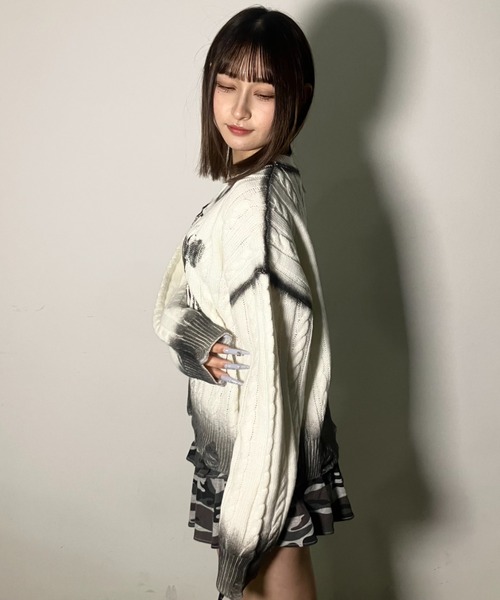 .KOM(ドットコム)の「A'GEM/9 × .kom 『.KOMZ/ドットケーオーエムゼット』 Y2Kロゴニット(ニット/セーター・レディース・ホワイト/ブラック・FREE)」の6枚目の写真