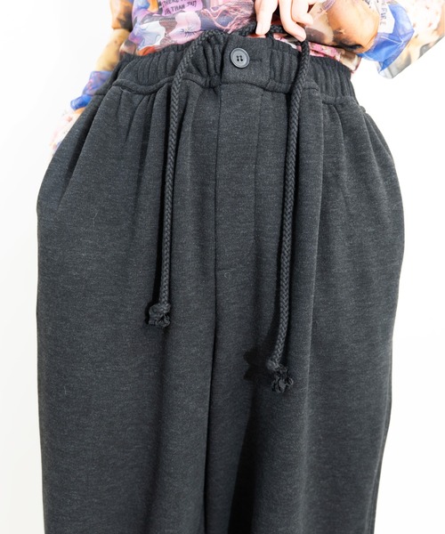MIDVEIN(ミッドヴェイン)の「Sweat gather pants(スウェットパンツ・レディース・チャコールグレー/スミクロ/ピンク/ライトグレー・FREE)」の12枚目の写真