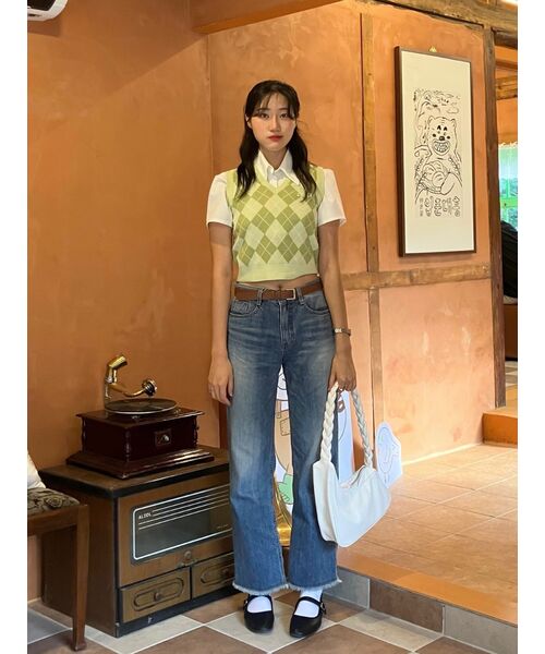 KOLEAT（コレット）の「ウィメンズ クロップスリム半袖シャツ [ホワイト] クロップT半袖Tシャツ（シャツ/ブラウス・レディース・ホワイト・FREE）」の4枚目の写真