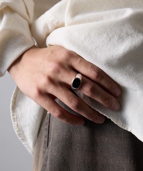 MAISON CLUB(メゾンクラブ)の「【MAISON CLUB】KAY RING Type-Oval Free Size/フリーサイズ/シルバ-925/Silver925 KUN(リング・メンズ・ブラック/ホワイト・FREE)」の2枚目の写真