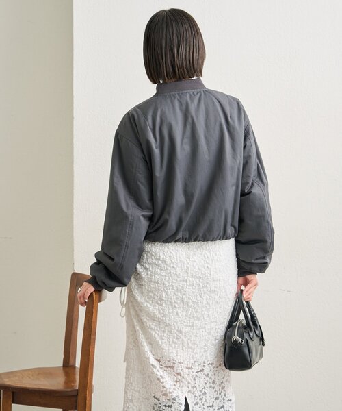 mystic(ミスティック)の「サテンショートブルゾン(ブルゾン・レディース・アイボリー/ブラック/ブルー・FREE)」の6枚目の写真