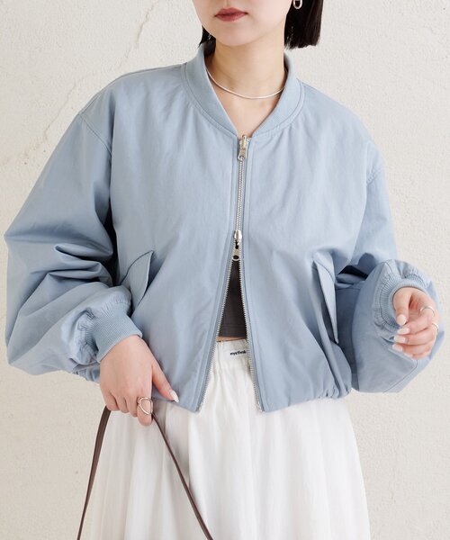 mystic(ミスティック)の「サテンショートブルゾン(ブルゾン・レディース・アイボリー/ブラック/ブルー・FREE)」の8枚目の写真