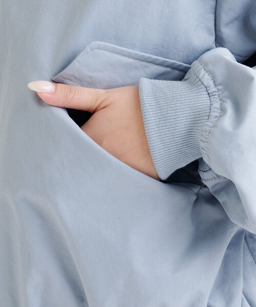 mystic(ミスティック)の「サテンショートブルゾン(ブルゾン・レディース・アイボリー/ブラック/ブルー・FREE)」の21枚目の写真