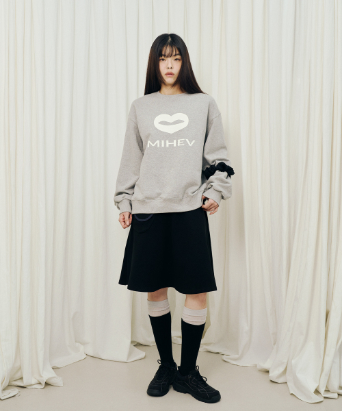 MIHEV（ミヘブ）の「[ユニセックス] ビッグクラシックロゴスウェットシャツメランジ（スウェット・レディース・その他・FREE）」の2枚目の写真