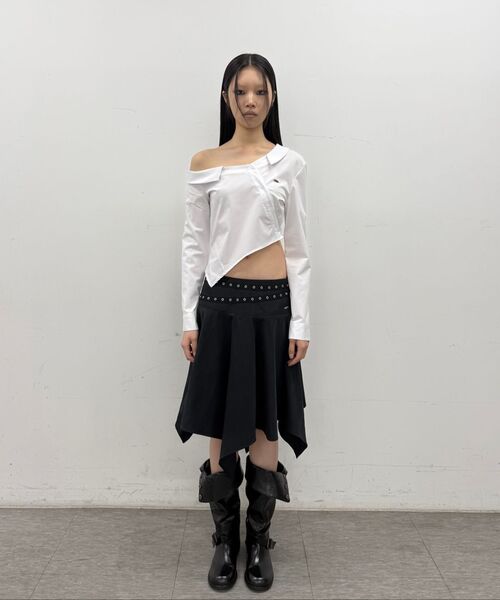 SYNERJYN(シナジン)の「EYELET UNBALANCED MIDI SKIRT BLACK(スカート・レディース・その他・MEDIUM/SMALL)」の3枚目の写真