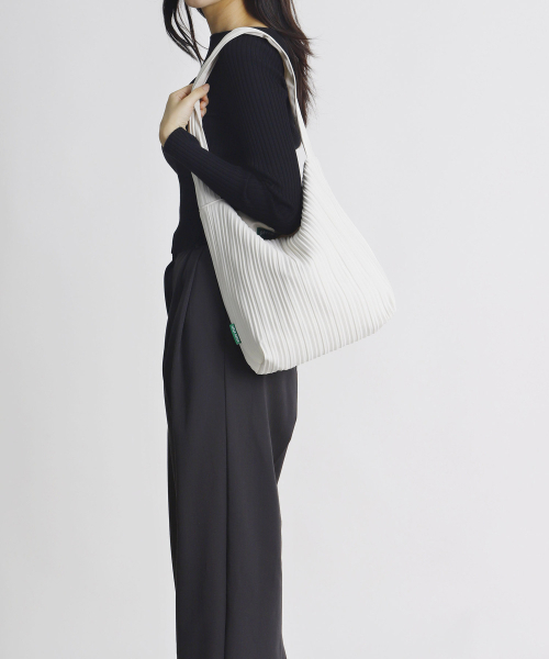 GREEN STUFF（グリーンスタッフ）の「seem full bag 62 - skin texture black（ショルダーバッグ・レディース・その他・FREE）」の5枚目の写真
