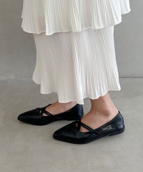 CLEA（クレア）の「クロスベルトパンプス（パンプス・レディース・ブラック/ブラウン・23.5cm/24.5cm）」の6枚目の写真