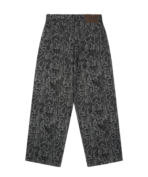 Python Patterned Denim Pants (Black)（デニムパンツ）｜AAKAM