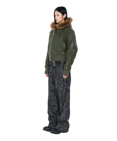 AAKAM(アーカム)の「Python Patterned Denim Pants (Black)(デニムパンツ・レディース・その他・1/2)」の5枚目の写真