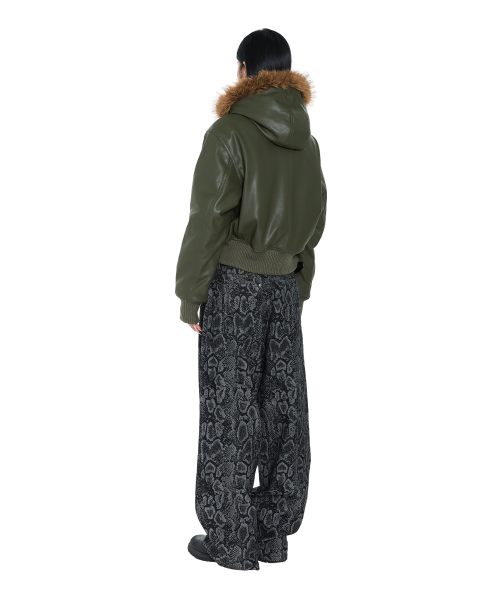 AAKAM(アーカム)の「Python Patterned Denim Pants (Black)(デニムパンツ・レディース・その他・1/2)」の6枚目の写真