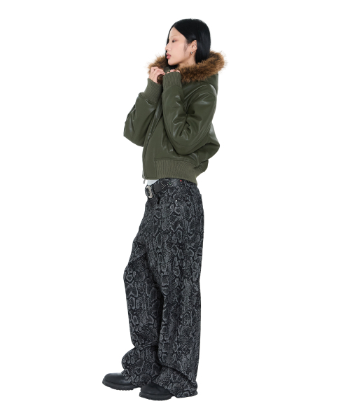 AAKAM(アーカム)の「Python Patterned Denim Pants (Black)(デニムパンツ・レディース・その他・1/2)」の8枚目の写真