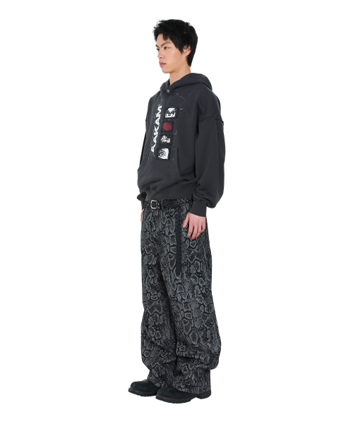 AAKAM(アーカム)の「Python Patterned Denim Pants (Black)(デニムパンツ・レディース・その他・1/2)」の11枚目の写真