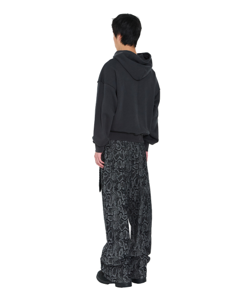 AAKAM(アーカム)の「Python Patterned Denim Pants (Black)(デニムパンツ・レディース・その他・1/2)」の12枚目の写真