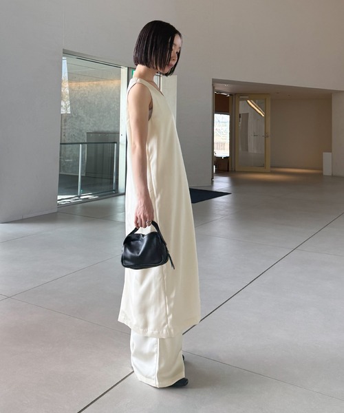 select MOCA by son（セレクトモカバイソン）の「ラウンドネックサテンロングワンピース【セットアップ対応】【by SON】（ワンピース・レディース・ブラウン/アイボリー/ブラック・MEDIUM/LARGE）」の14枚目の写真