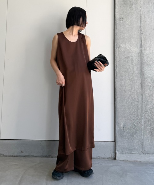 select MOCA by son（セレクトモカバイソン）の「ラウンドネックサテンロングワンピース【セットアップ対応】【by SON】（ワンピース・レディース・ブラウン/アイボリー/ブラック・MEDIUM/LARGE）」の16枚目の写真