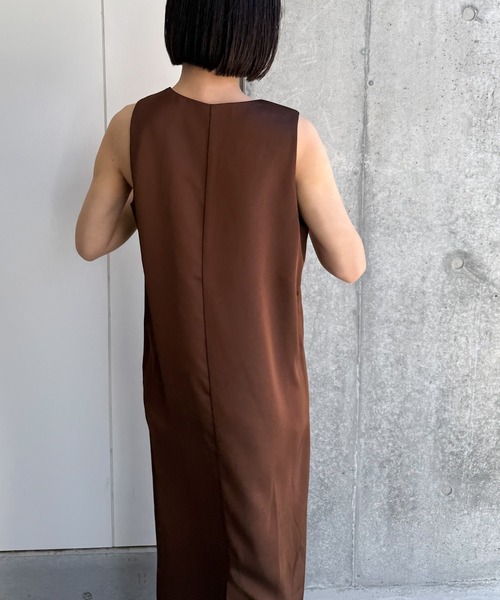 select MOCA by son（セレクトモカバイソン）の「ラウンドネックサテンロングワンピース【セットアップ対応】【by SON】（ワンピース・レディース・ブラウン/アイボリー/ブラック・MEDIUM/LARGE）」の19枚目の写真
