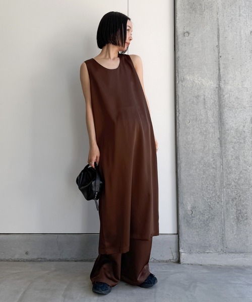 select MOCA by son（セレクトモカバイソン）の「ラウンドネックサテンロングワンピース【セットアップ対応】【by SON】（ワンピース・レディース・ブラウン/アイボリー/ブラック・MEDIUM/LARGE）」の13枚目の写真