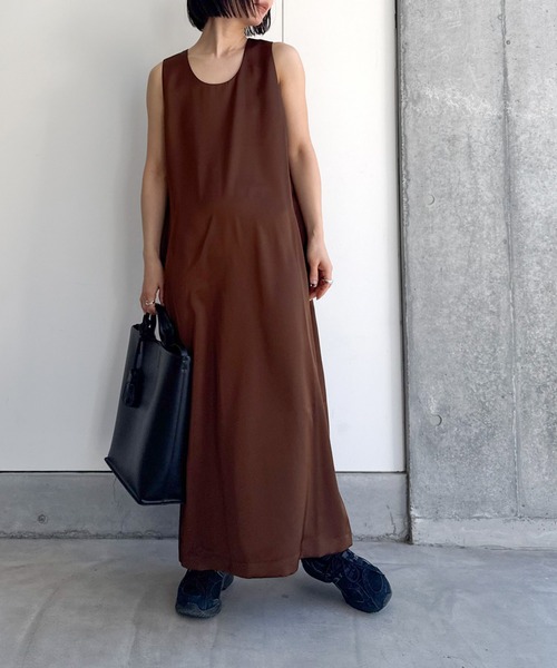 select MOCA by son（セレクトモカバイソン）の「ラウンドネックサテンロングワンピース【セットアップ対応】【by SON】（ワンピース・レディース・ブラウン/アイボリー/ブラック・MEDIUM/LARGE）」の21枚目の写真