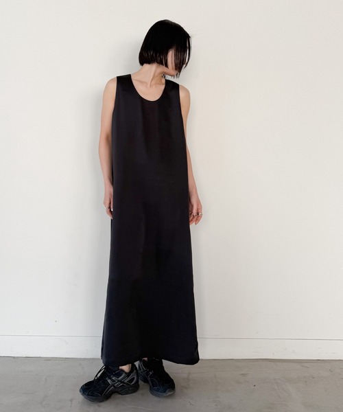 select MOCA by son（セレクトモカバイソン）の「ラウンドネックサテンロングワンピース【セットアップ対応】【by SON】（ワンピース・レディース・ブラウン/アイボリー/ブラック・MEDIUM/LARGE）」の15枚目の写真