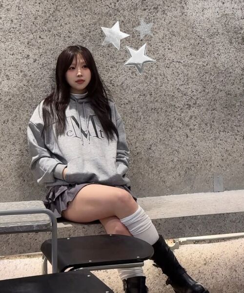 MUCENT(ムセント)の「ビッグロゴフードパーカー 男女共用 (2カラー)(パーカー・レディース・ブラック/グレー・FREE/1)」の14枚目の写真