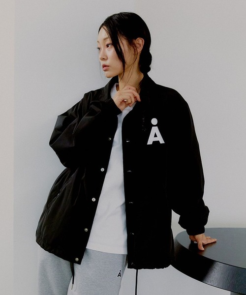 ALAND（エーランド）の「【UNISEX】ALAND／コーチジャケット（ブルゾン・レディース・ブラック/ブルー・LARGE/MEDIUM）」の4枚目の写真