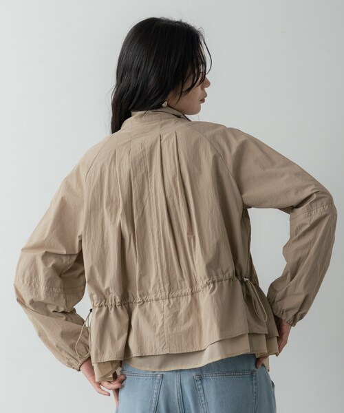 GALLEST(ギャレスト)の「シャーリングペプラムブルゾン(ブルゾン・レディース・ブラック/ベージュ・34/38)」の5枚目の写真