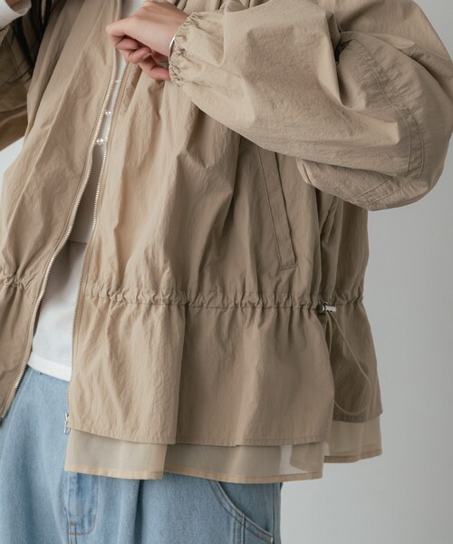 GALLEST(ギャレスト)の「シャーリングペプラムブルゾン(ブルゾン・レディース・ブラック/ベージュ・34/38)」の8枚目の写真
