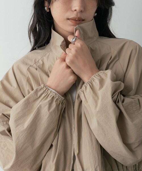 GALLEST(ギャレスト)の「シャーリングペプラムブルゾン(ブルゾン・レディース・ブラック/ベージュ・34/38)」の9枚目の写真