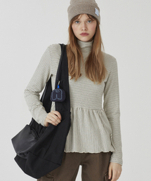 Between A and B（ビトウィーンエイアンドビー）の「フレアストライプタートルネックTシャツ[オートミール]（Tシャツ/カットソー）」