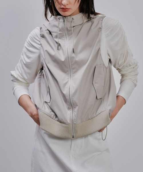 Julep(ジュレップ)の「Hoodie Vest(ベスト・レディース・ライトカーキ/ベージュ/ブラック・FREE)」の1枚目の写真