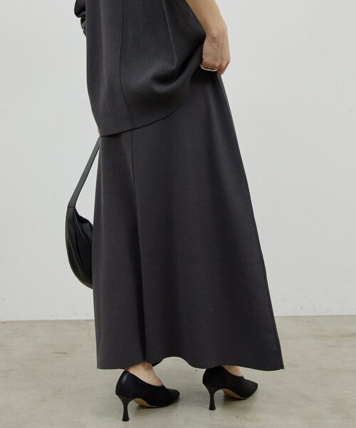 GALLARDAGALANTE(ガリャルダガランテ)の「【セットアップ対応】ニットフレアスカート(スカート・レディース・チャコールグレー/グレイッシュベージュ・FREE)」の5枚目の写真