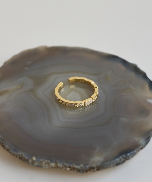 Leja(レジャ)の「【LEJA】ゴールドスクエアビジューリング結婚式 パーティー 成人式 二次会 同窓会 お呼ばれ オケージョン 20代 30代(リング・レディース・ゴールド・FREE)」の9枚目の写真