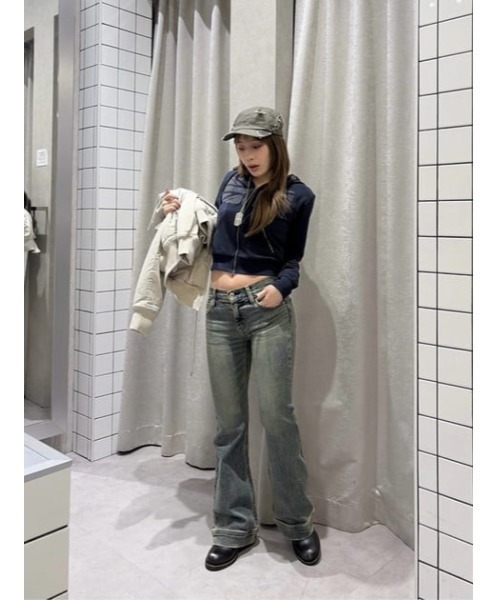 LAGUA GEM（ラグアジェム）の「LEDA LOW WAIST FLARE デニム（デニムパンツ・レディース・ブルー/ブラック・22inch/23inch/24inch/25inch/26inch）」の15枚目の写真