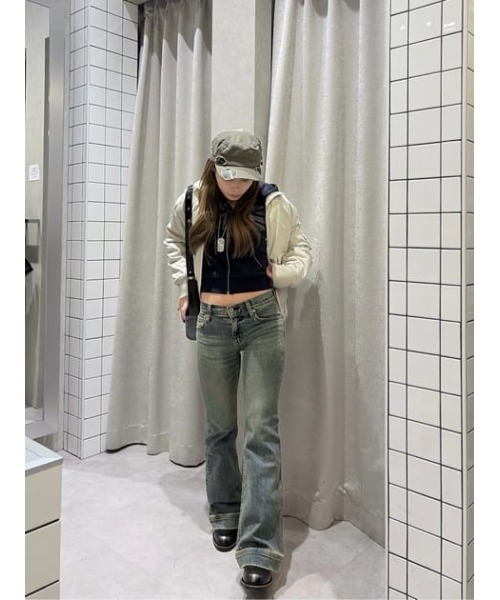 LAGUA GEM（ラグアジェム）の「LEDA LOW WAIST FLARE デニム（デニムパンツ・レディース・ブルー/ブラック・22inch/23inch/24inch/25inch/26inch）」の17枚目の写真