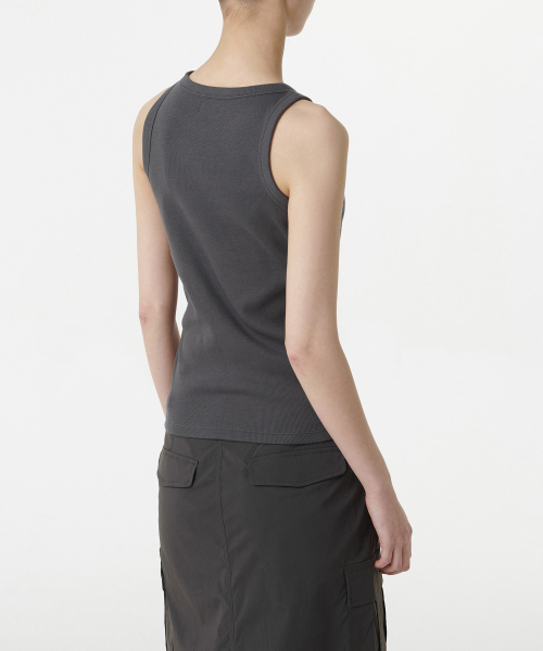 MUSINSA STANDARD WOMAN（ムシンサスタンダードウーマン）の「ウィメンズエッセンシャルタンクトップ [ガンメタル]（Tシャツ/カットソー・レディース・その他・LARGE/MEDIUM/SMALL/X-SMALL）」の4枚目の写真