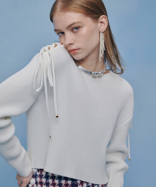 LOULOU WILLOUGHBY(ルルウィルビー)の「【LOULOU WILLOUGHBY】レースアップショルダープルオーバー(ニット/セーター・レディース・レッド系その他/ダークブルー/オフホワイト・2)」の5枚目の写真