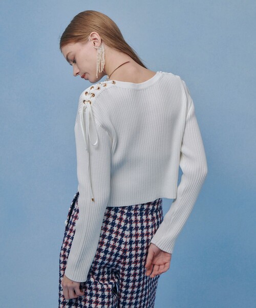 LOULOU WILLOUGHBY(ルルウィルビー)の「【LOULOU WILLOUGHBY】レースアップショルダープルオーバー(ニット/セーター・レディース・レッド系その他/ダークブルー/オフホワイト・2)」の6枚目の写真