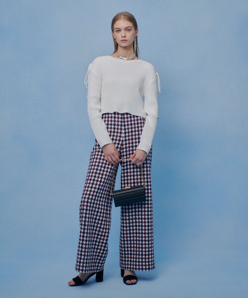 LOULOU WILLOUGHBY(ルルウィルビー)の「【LOULOU WILLOUGHBY】レースアップショルダープルオーバー(ニット/セーター・レディース・レッド系その他/ダークブルー/オフホワイト・2)」の8枚目の写真