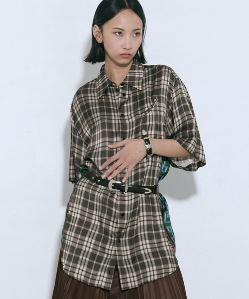 TOGA PULLA（トーガ　プルラ）の「【TOGA PULLA/トーガプルラ】Double buckle concho bangle/ダブルバックルコンチョバングル（バングル/リストバンド・レディース・ブラック・FREE）」の3枚目の写真