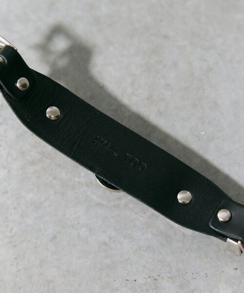 TOGA PULLA（トーガ　プルラ）の「【TOGA PULLA/トーガプルラ】Double buckle concho bangle/ダブルバックルコンチョバングル（バングル/リストバンド・レディース・ブラック・FREE）」の13枚目の写真